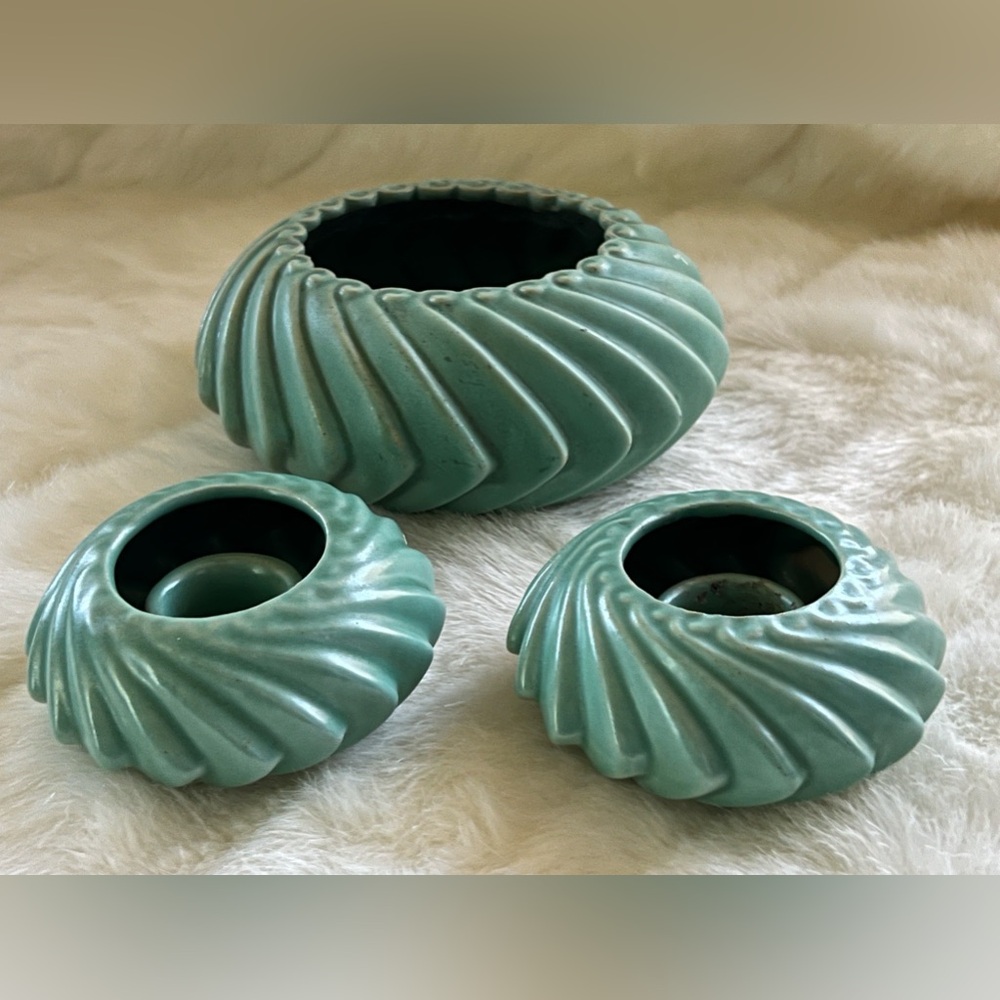 Bates Pottery Chicago. Flower pot, vase, planter
